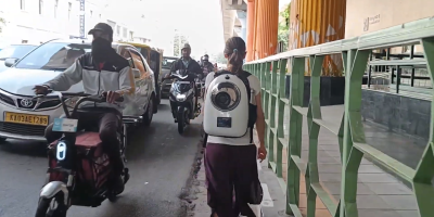 Mochila que recolecta partículas del aire y visualiza la contaminación.